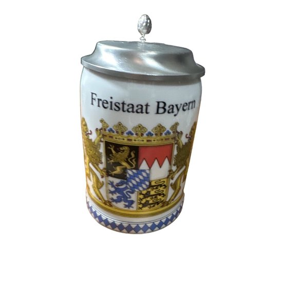 German Bayern Stein with Pewter Lid - Picture 1 of 10